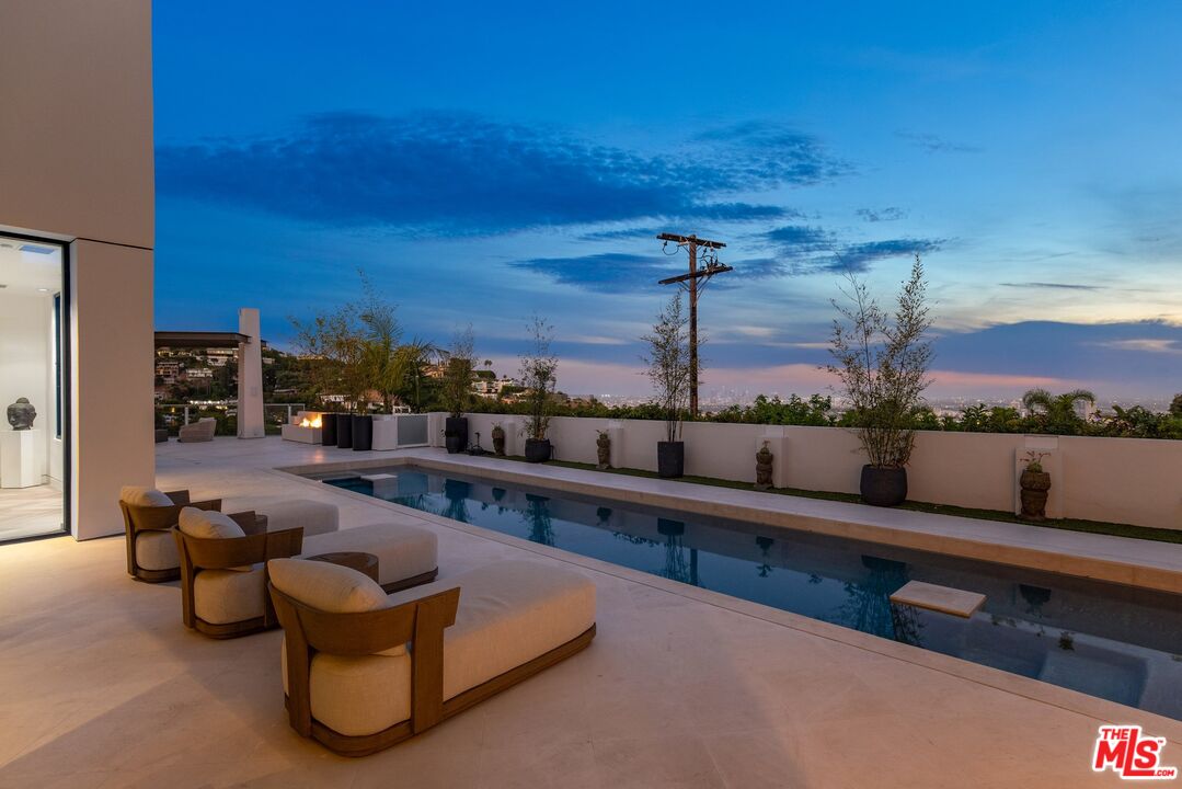 9405 Sierra Mar Pl