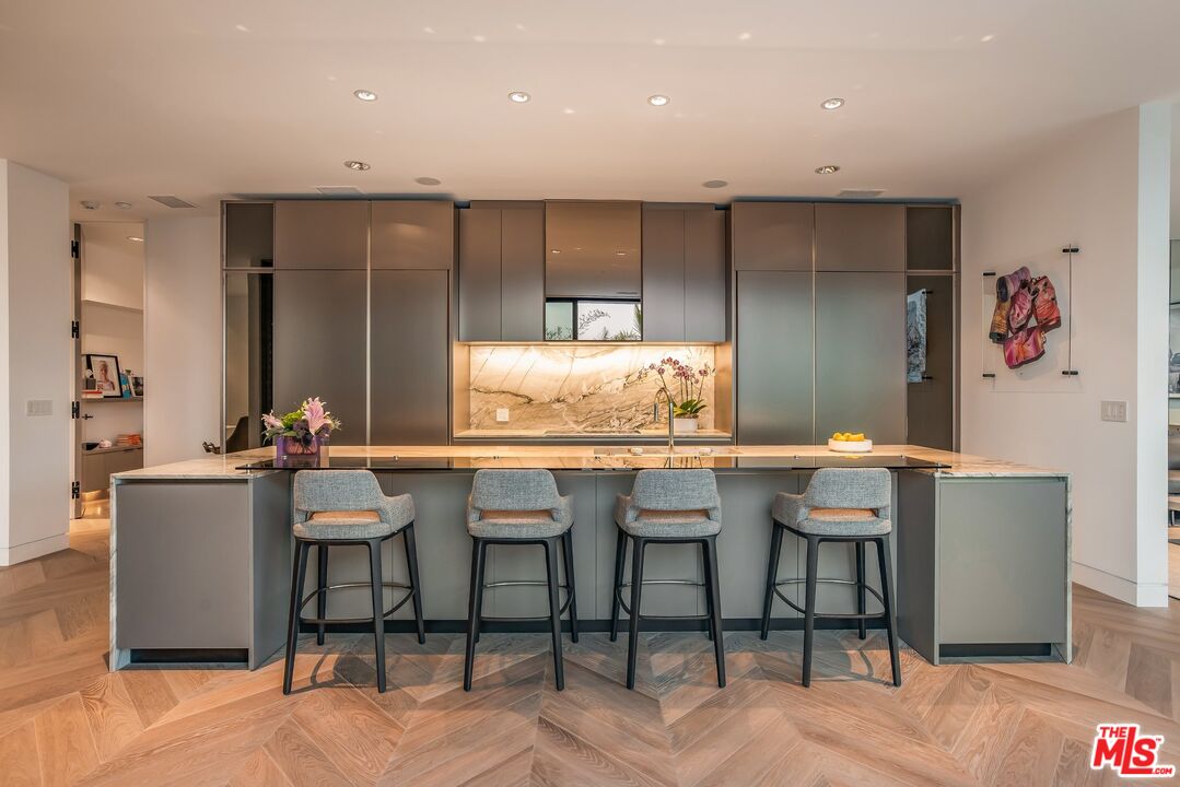 9405 Sierra Mar Pl