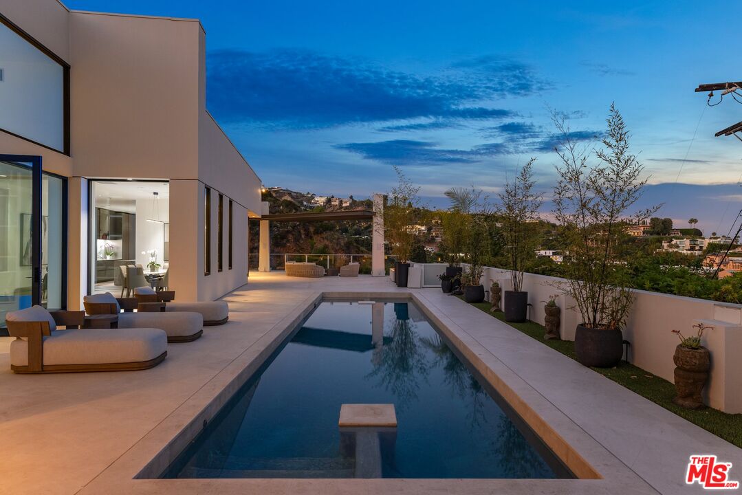 9405 Sierra Mar Pl
