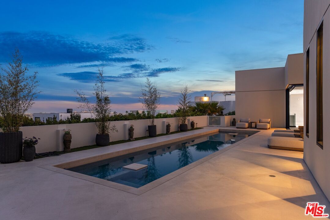 9405 Sierra Mar Pl