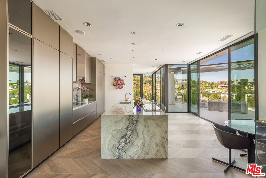 9405 Sierra Mar Pl