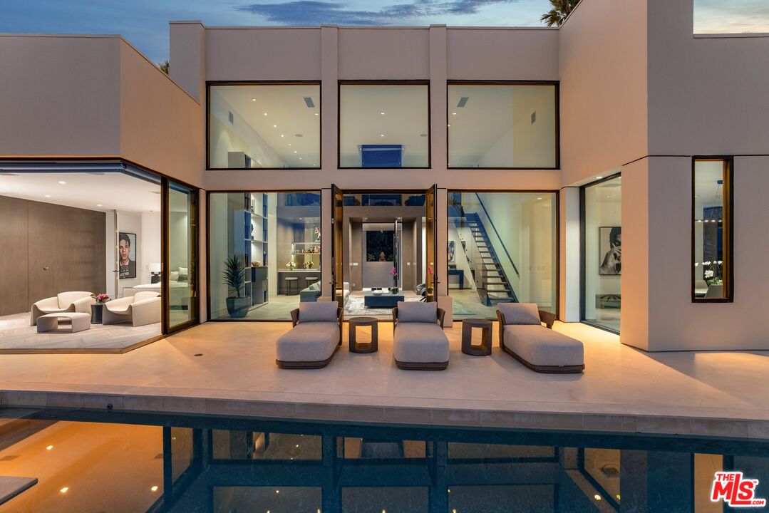 9405 Sierra Mar Pl