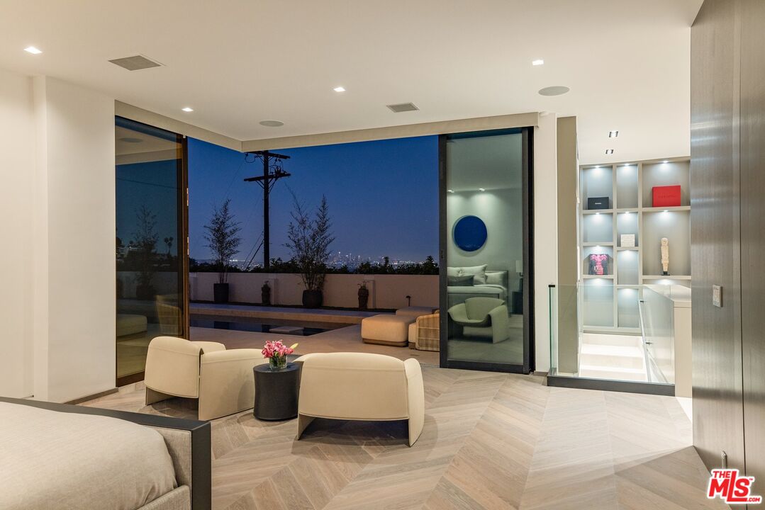 9405 Sierra Mar Pl