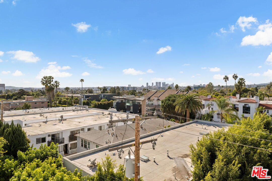 1037 N Laurel Ave Unit: 14