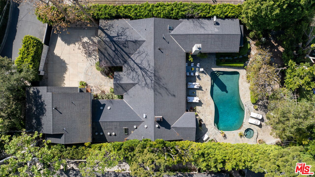 826 Norway Ln
