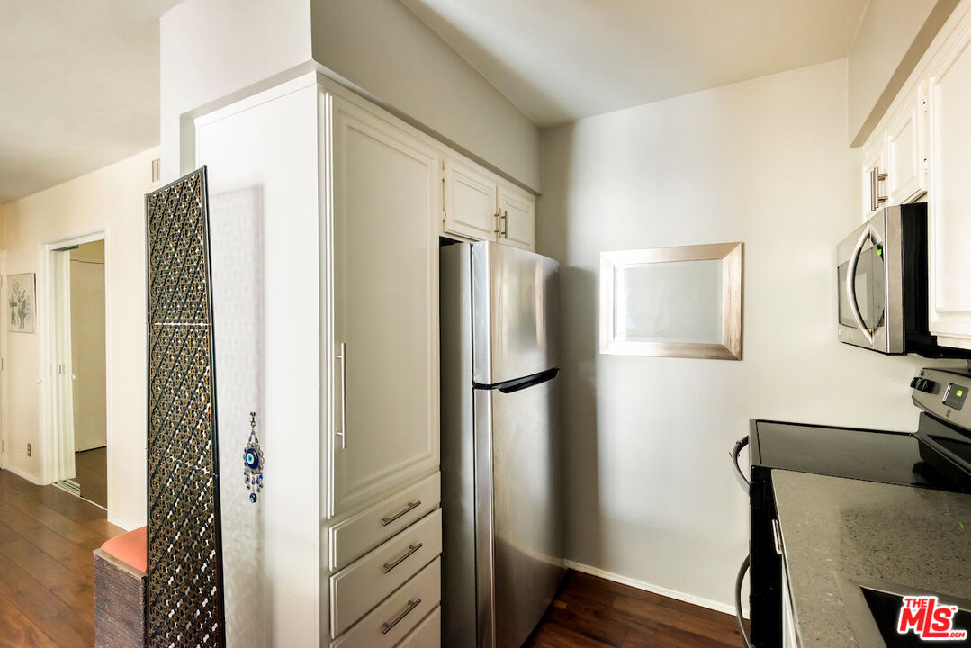7270 Hillside Ave Unit: 204