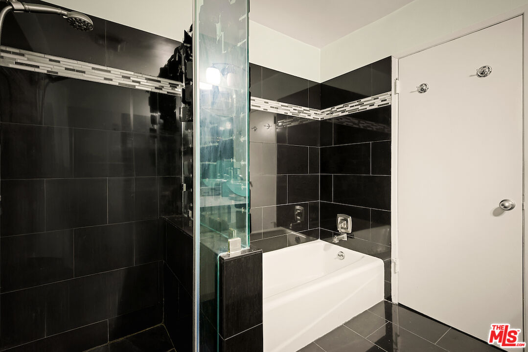7270 Hillside Ave Unit: 204