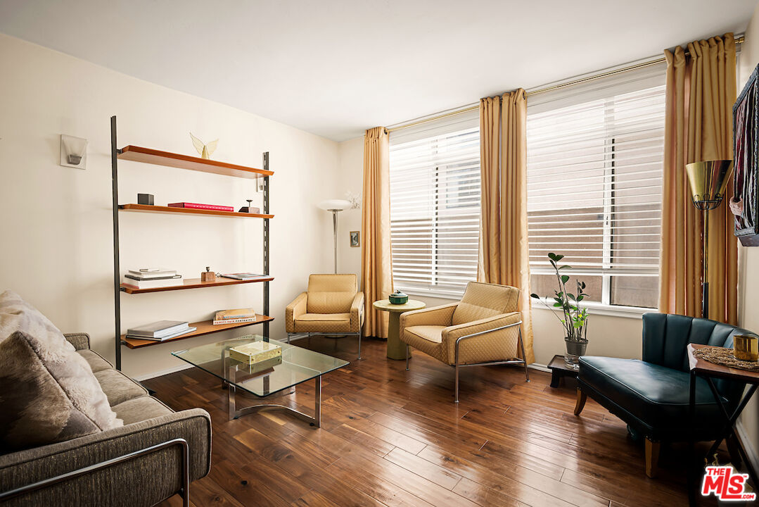 7270 Hillside Ave Unit: 204