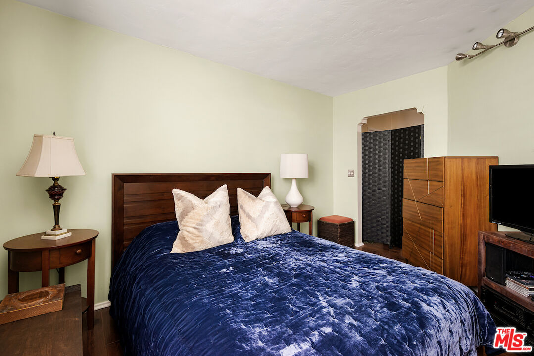 7270 Hillside Ave Unit: 204