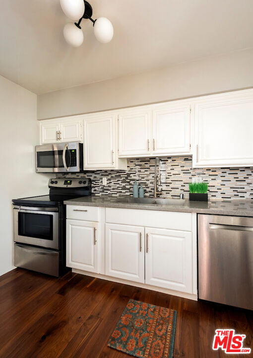 7270 Hillside Ave Unit: 204