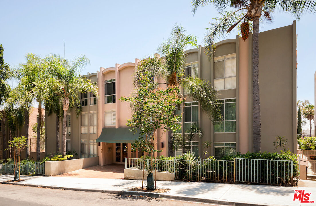 7270 Hillside Ave Unit: 204