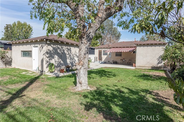 1049 N Screenland DR