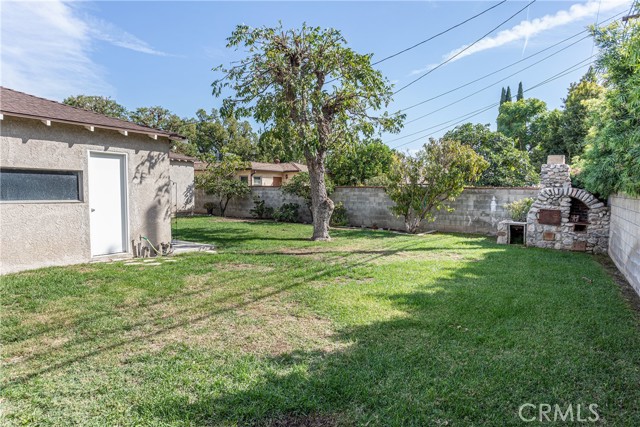 1049 N Screenland DR