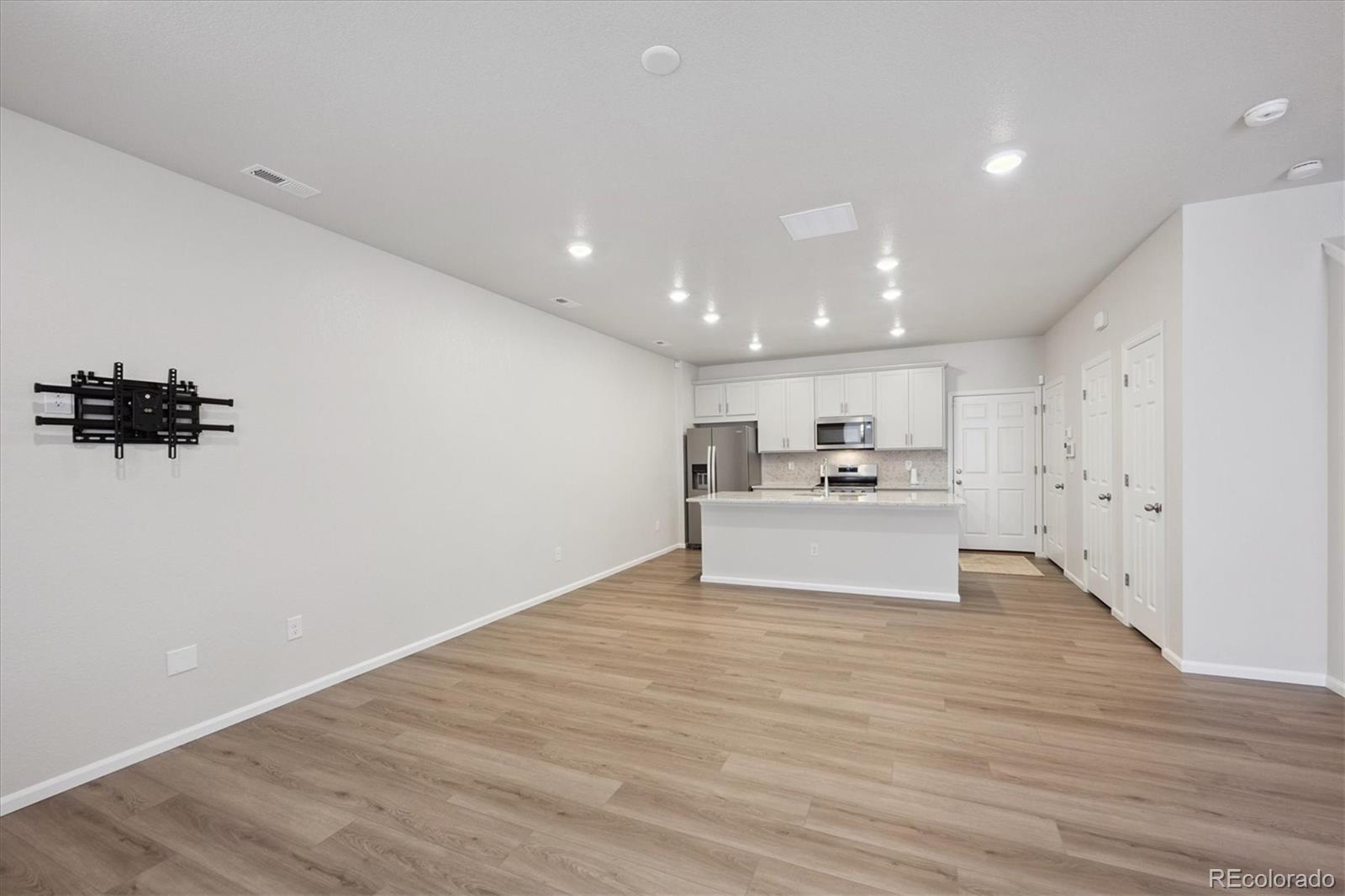 13927 Vispo Way