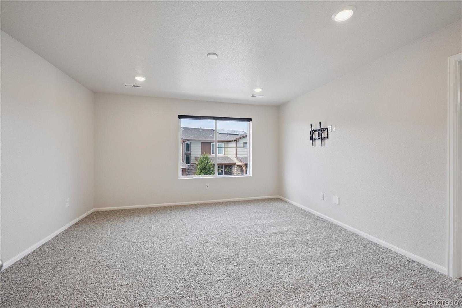 13927 Vispo Way