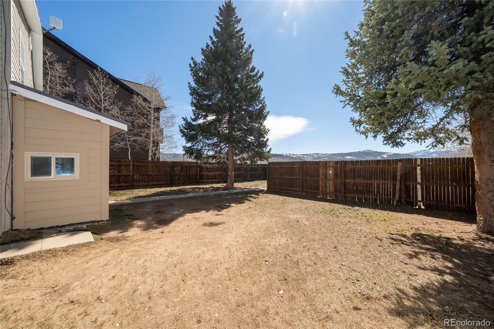 695 E Agate Avenue