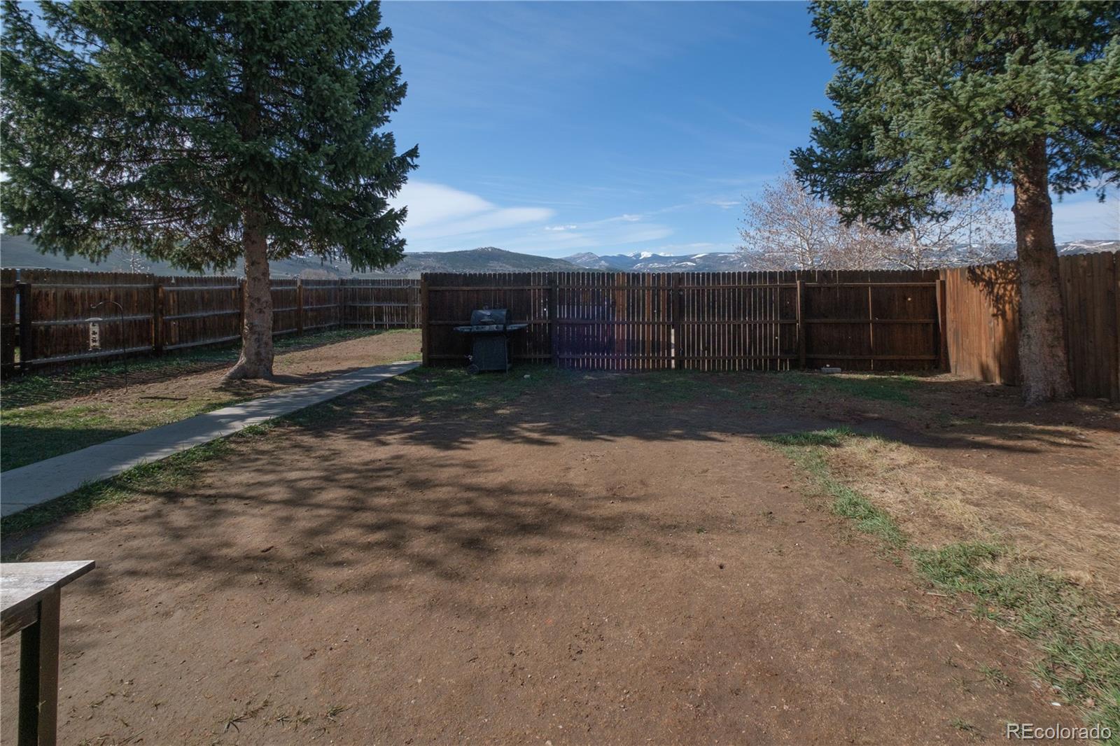 695 E Agate Avenue