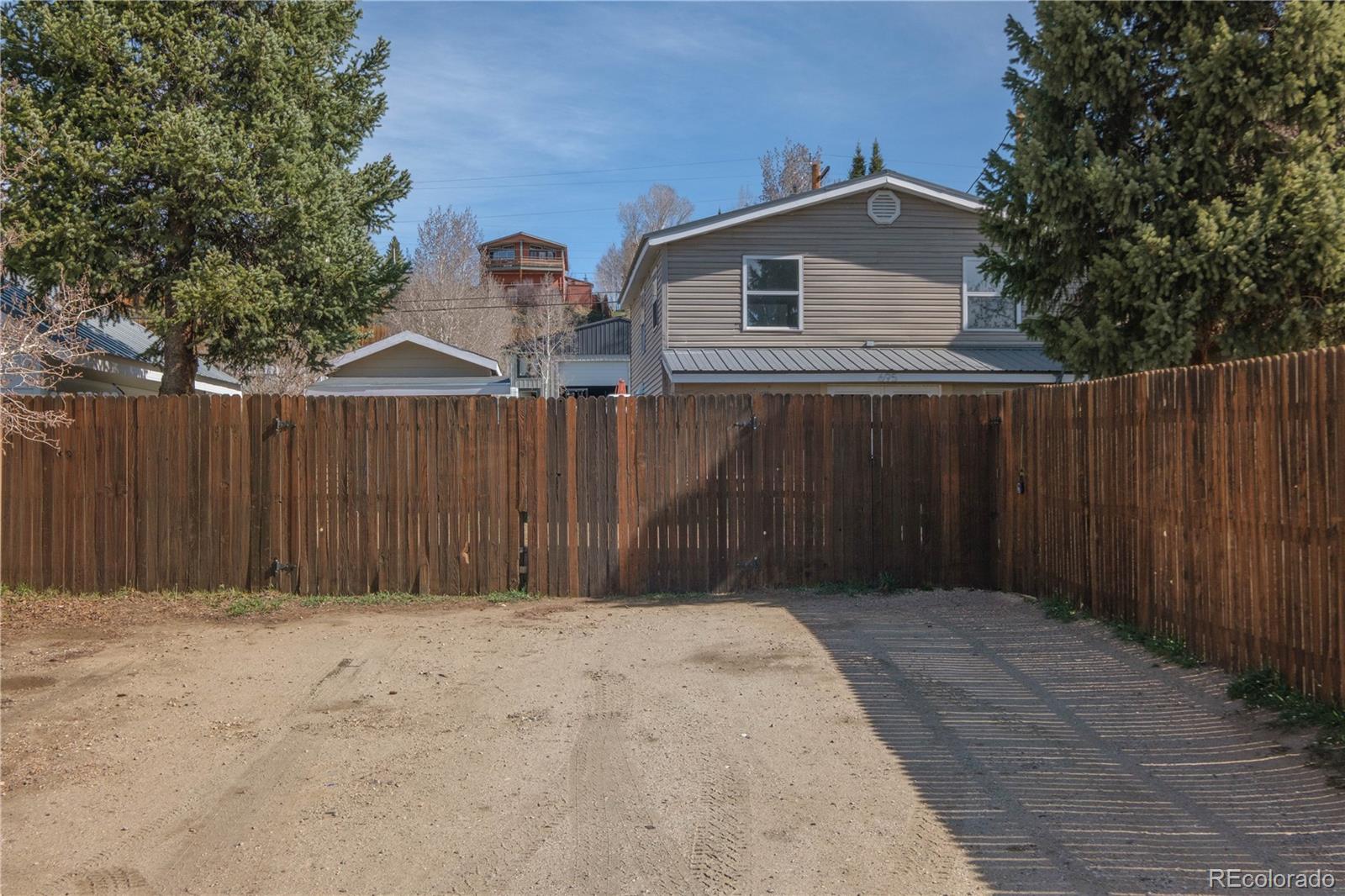 695 E Agate Avenue