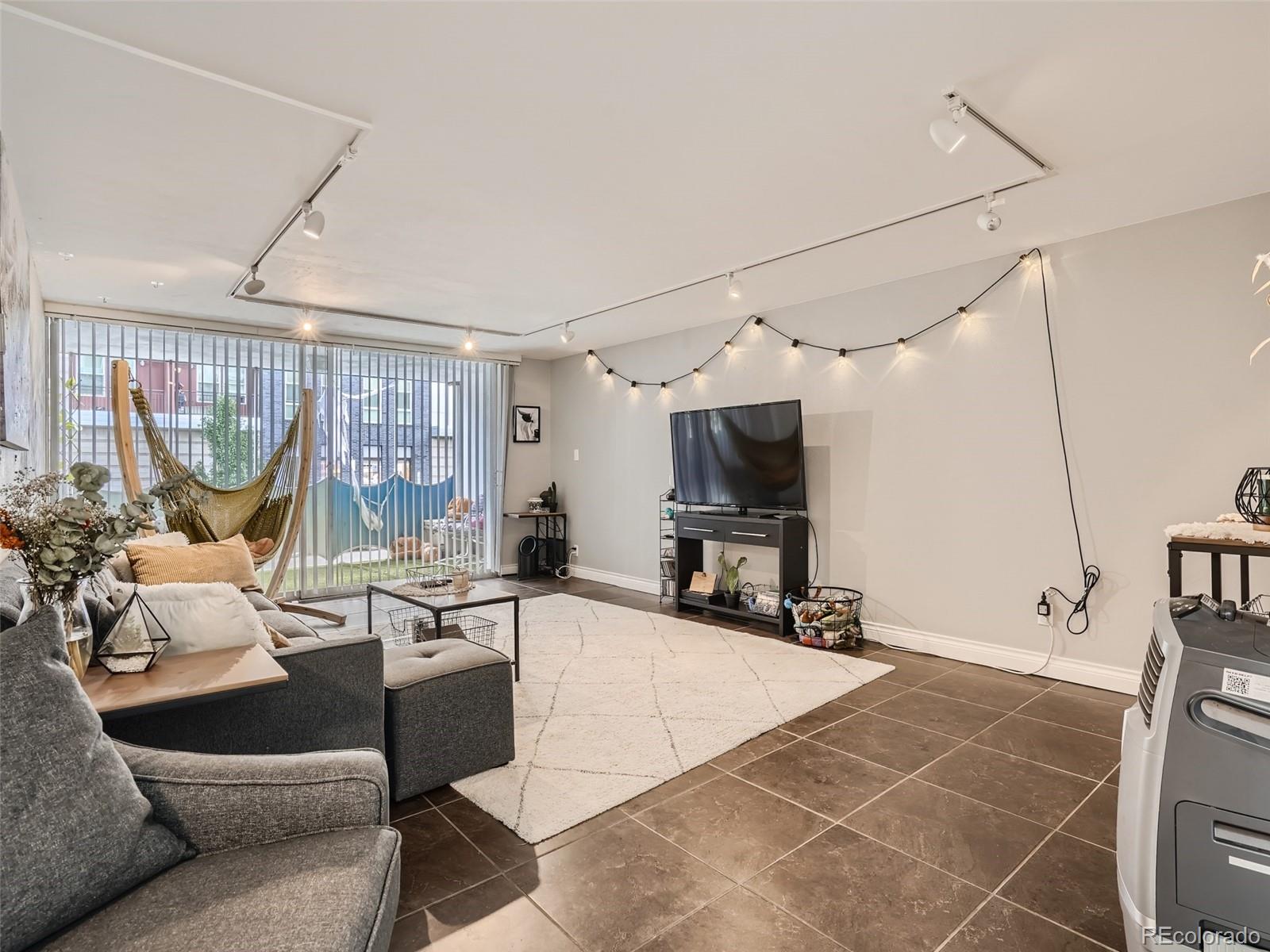 1155 Ash Street Unit: 202