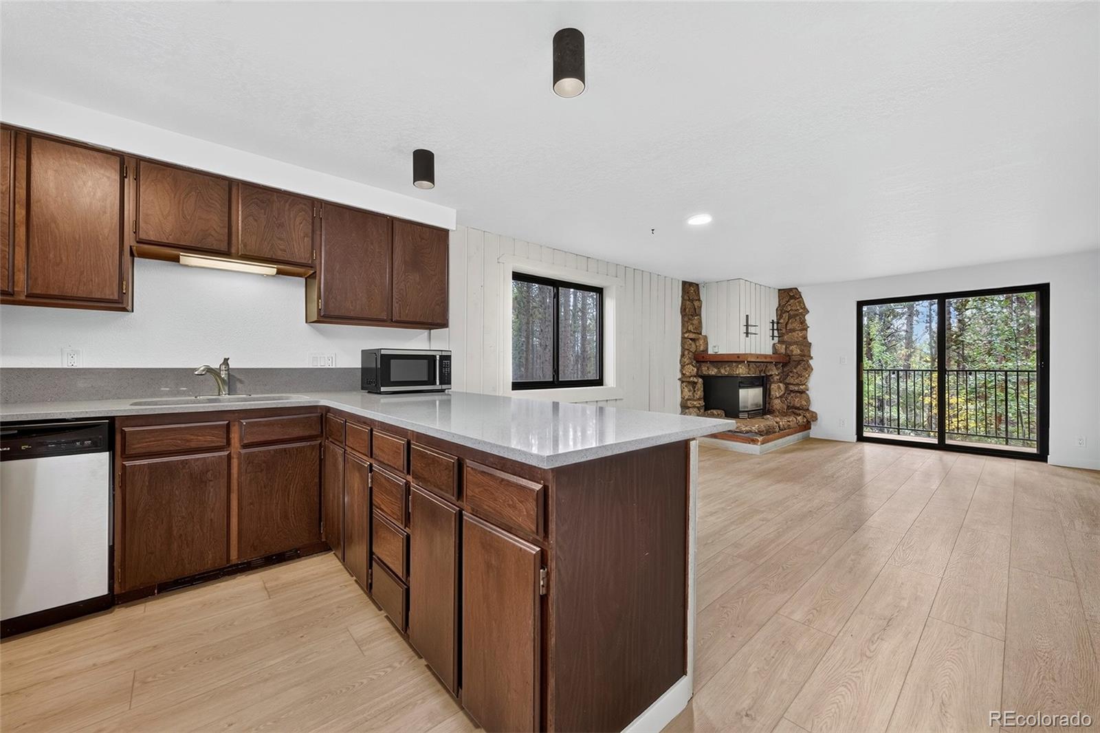 214 GCR 702/Village Dr Unit: 17-201