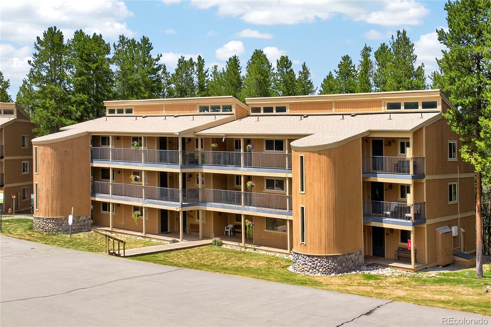 214 GCR 702/Village Dr Unit: 17-201