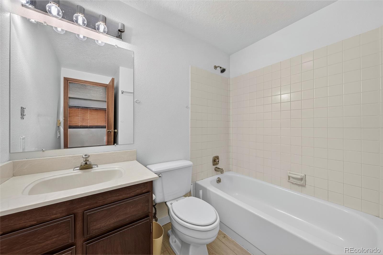 214 GCR 702/Village Dr Unit: 17-201