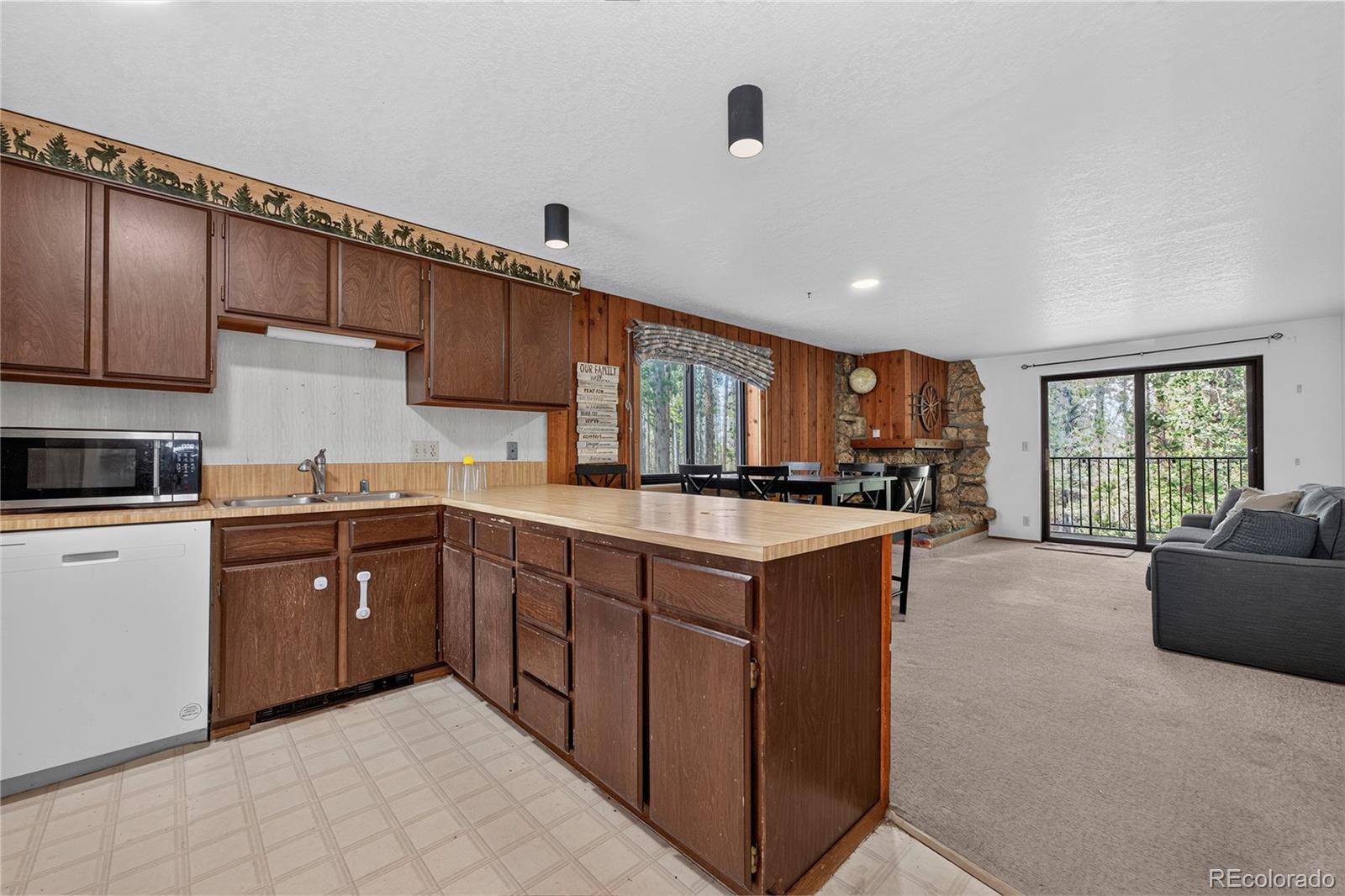 214 GCR 702/Village Dr Unit: 17-201