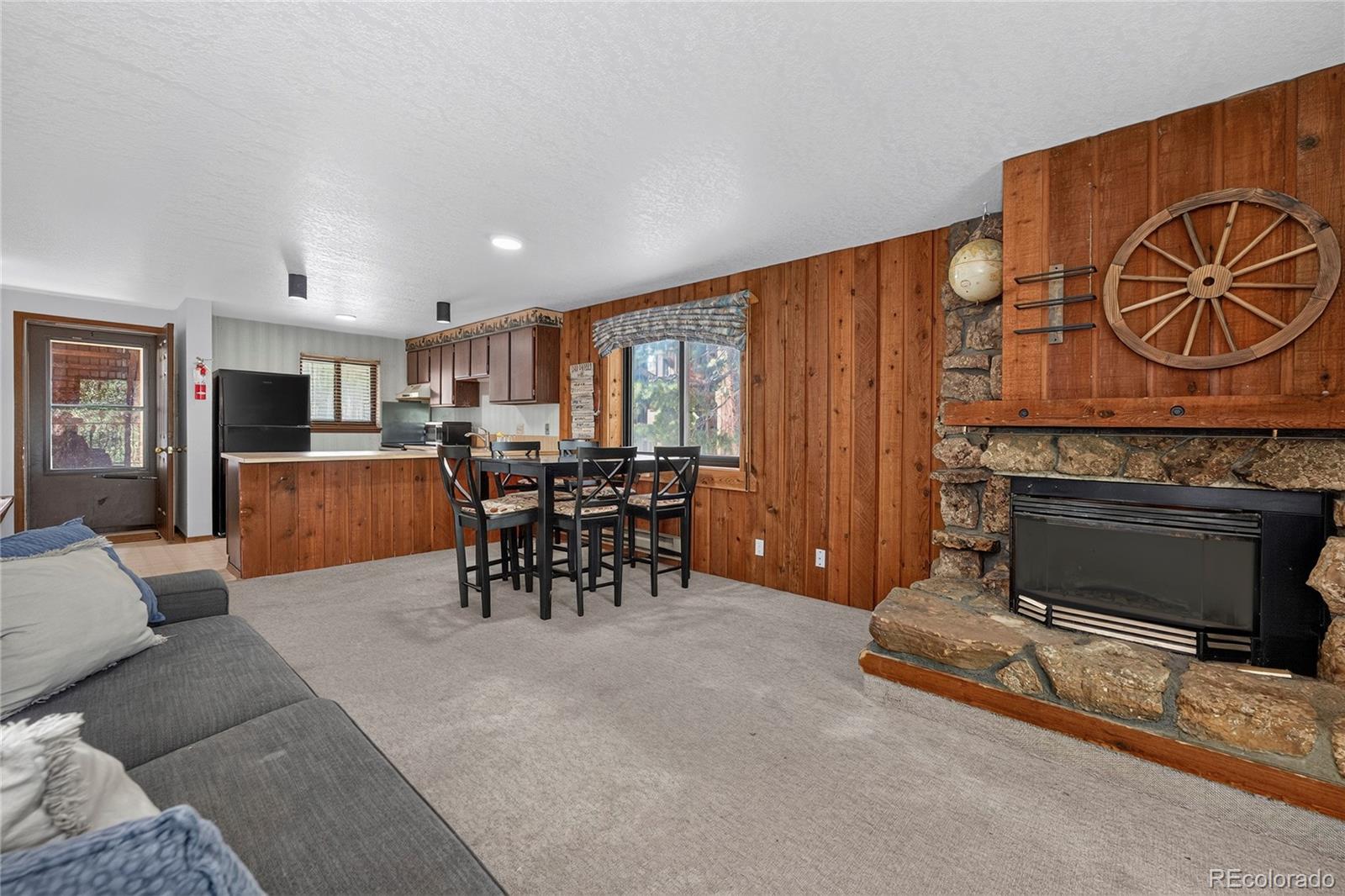 214 GCR 702/Village Dr Unit: 17-201
