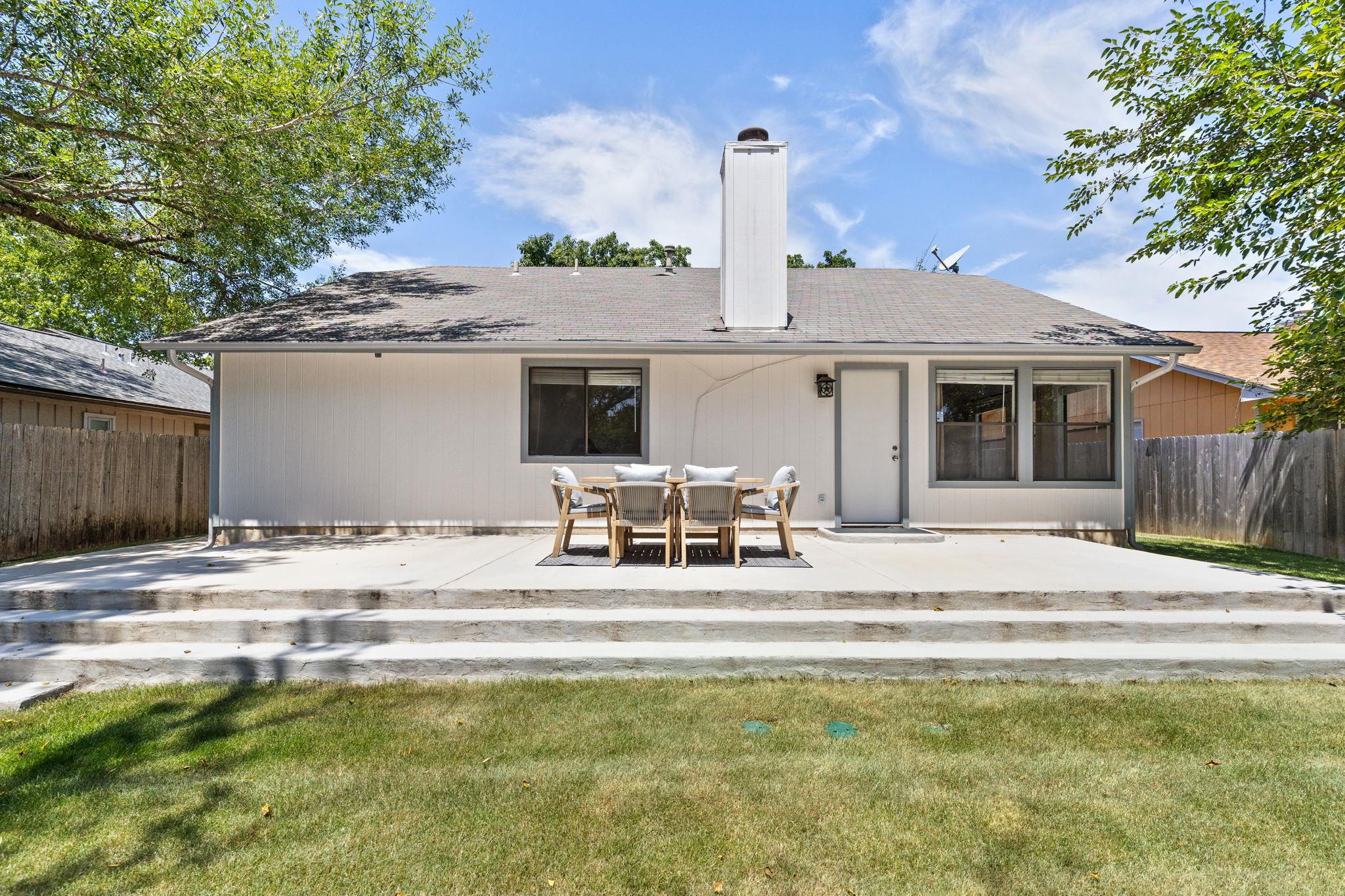 8701 Palace PKWY