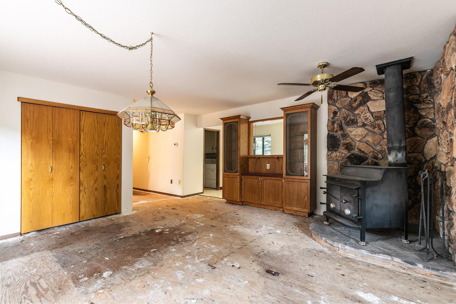 8585 River Road