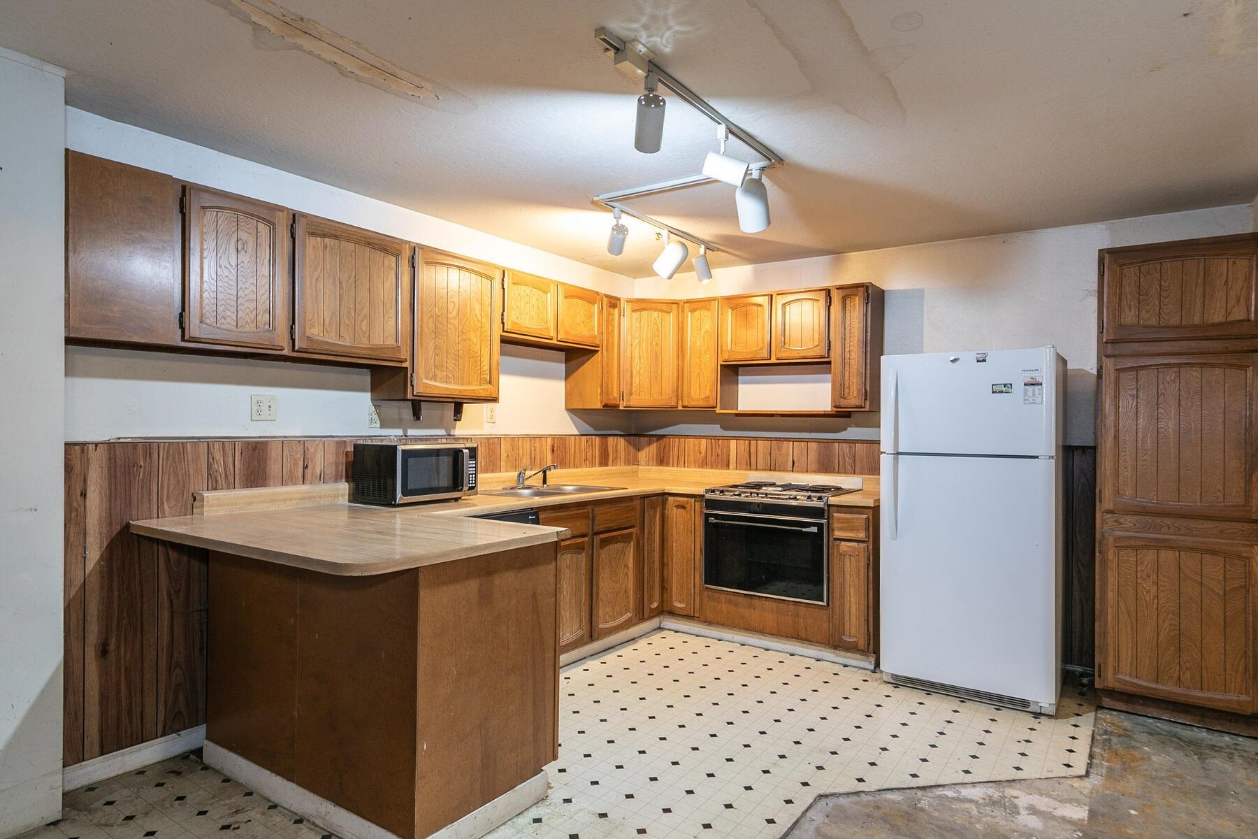 8585 River Road
