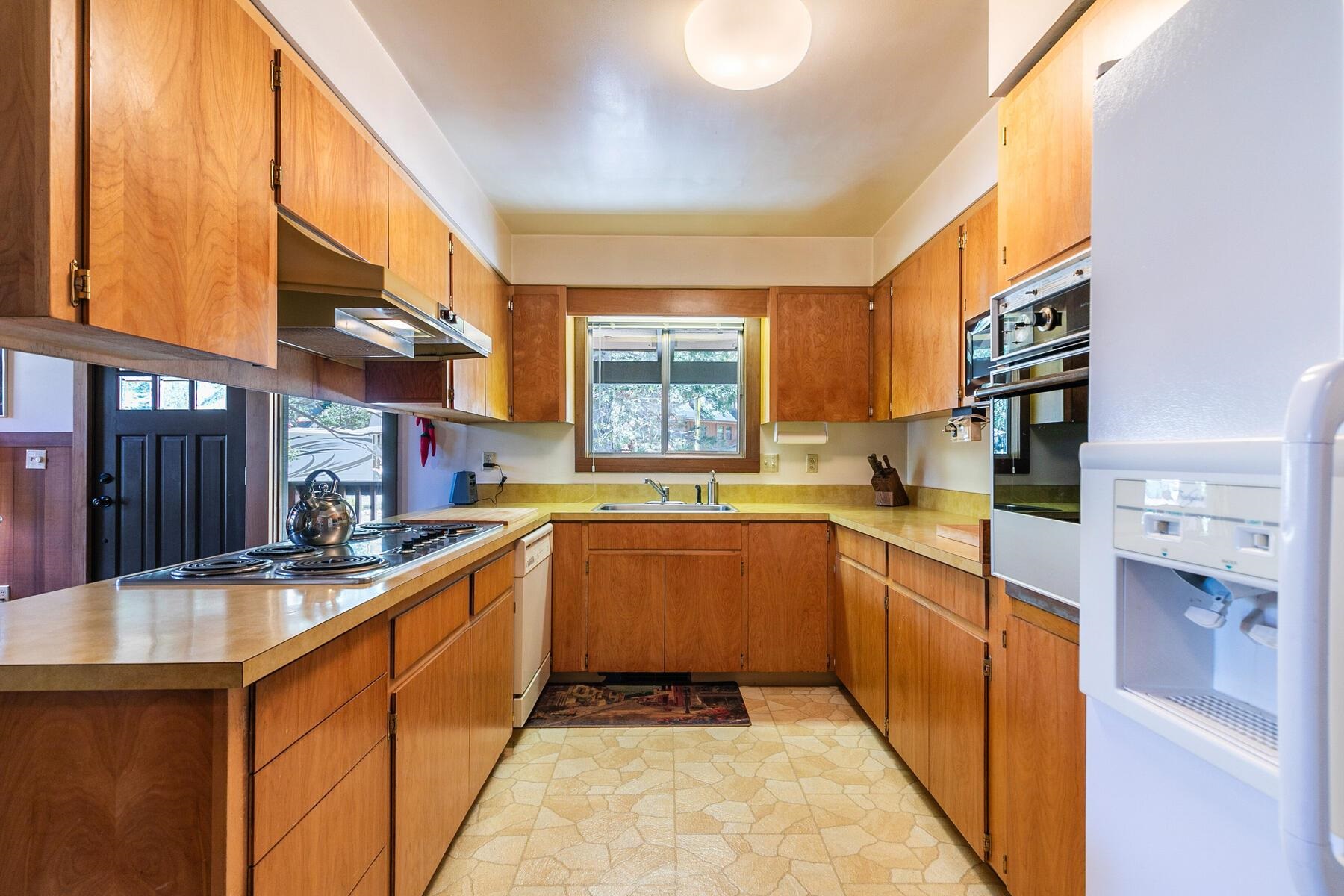 619 Victor Place