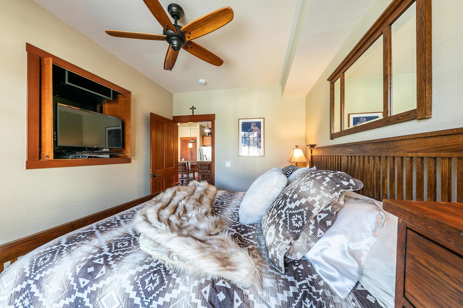 1880 Village South Road Unit: 3-334