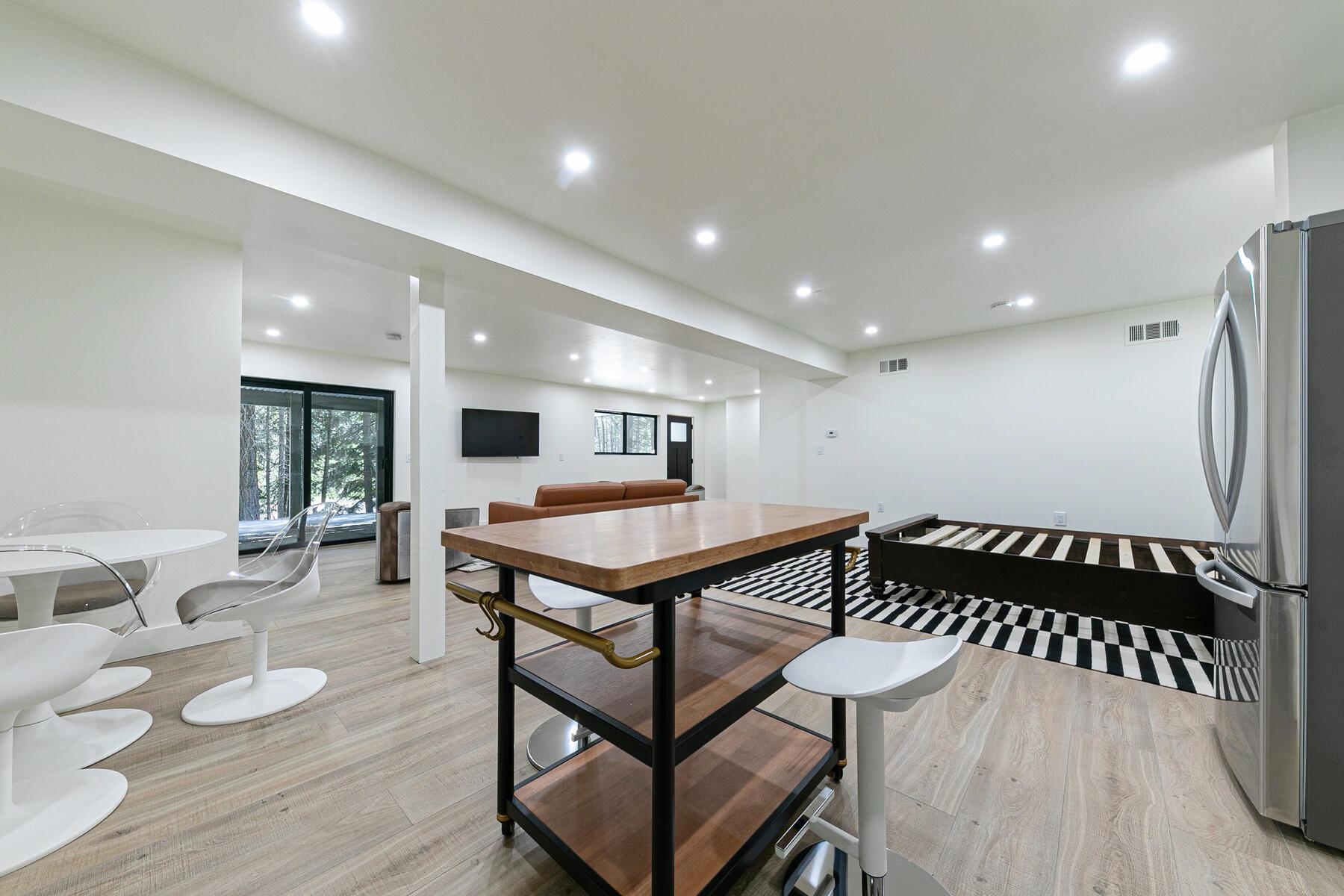 8585 River Road