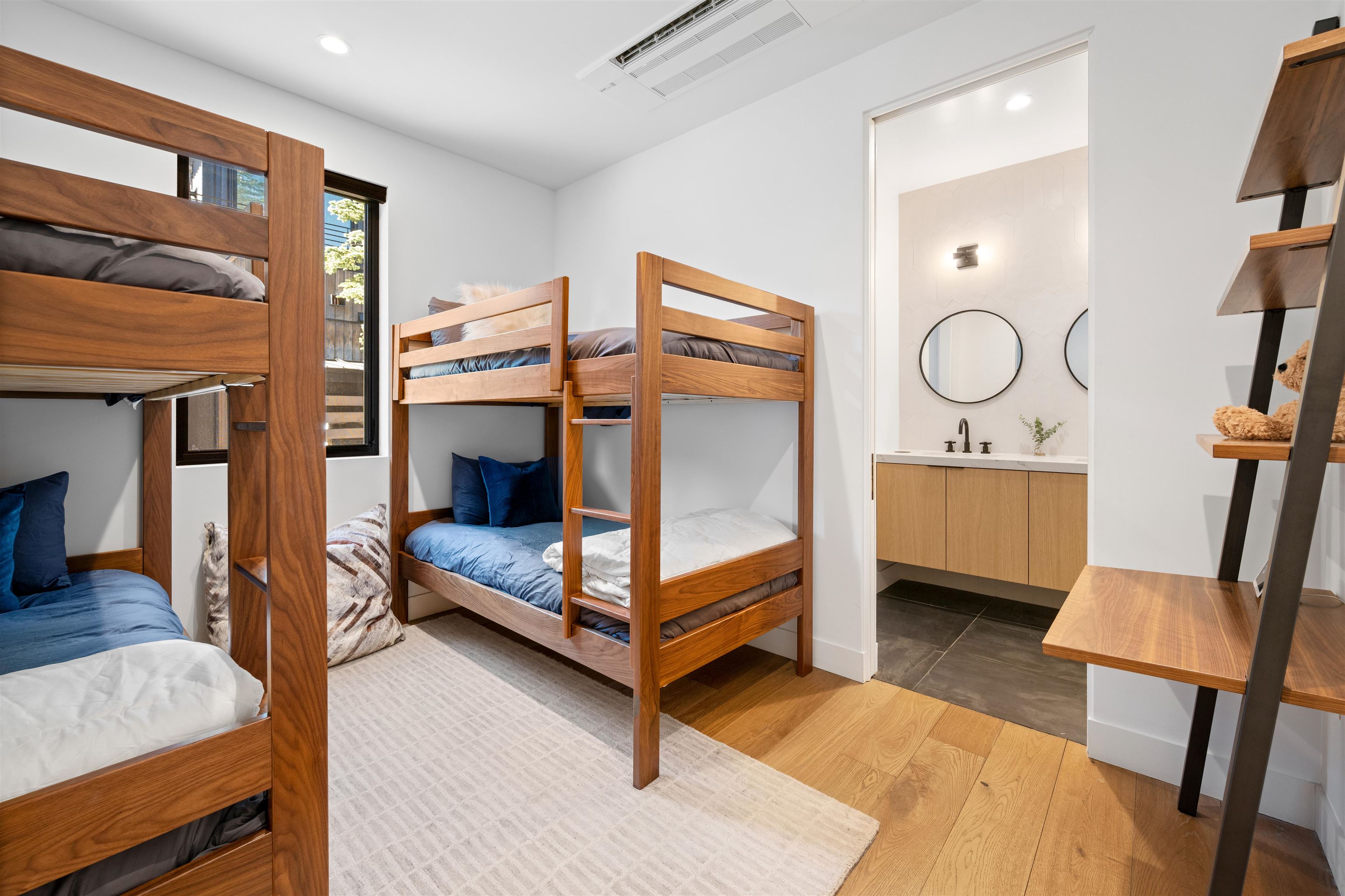 389 Palisades Circle Unit: 43