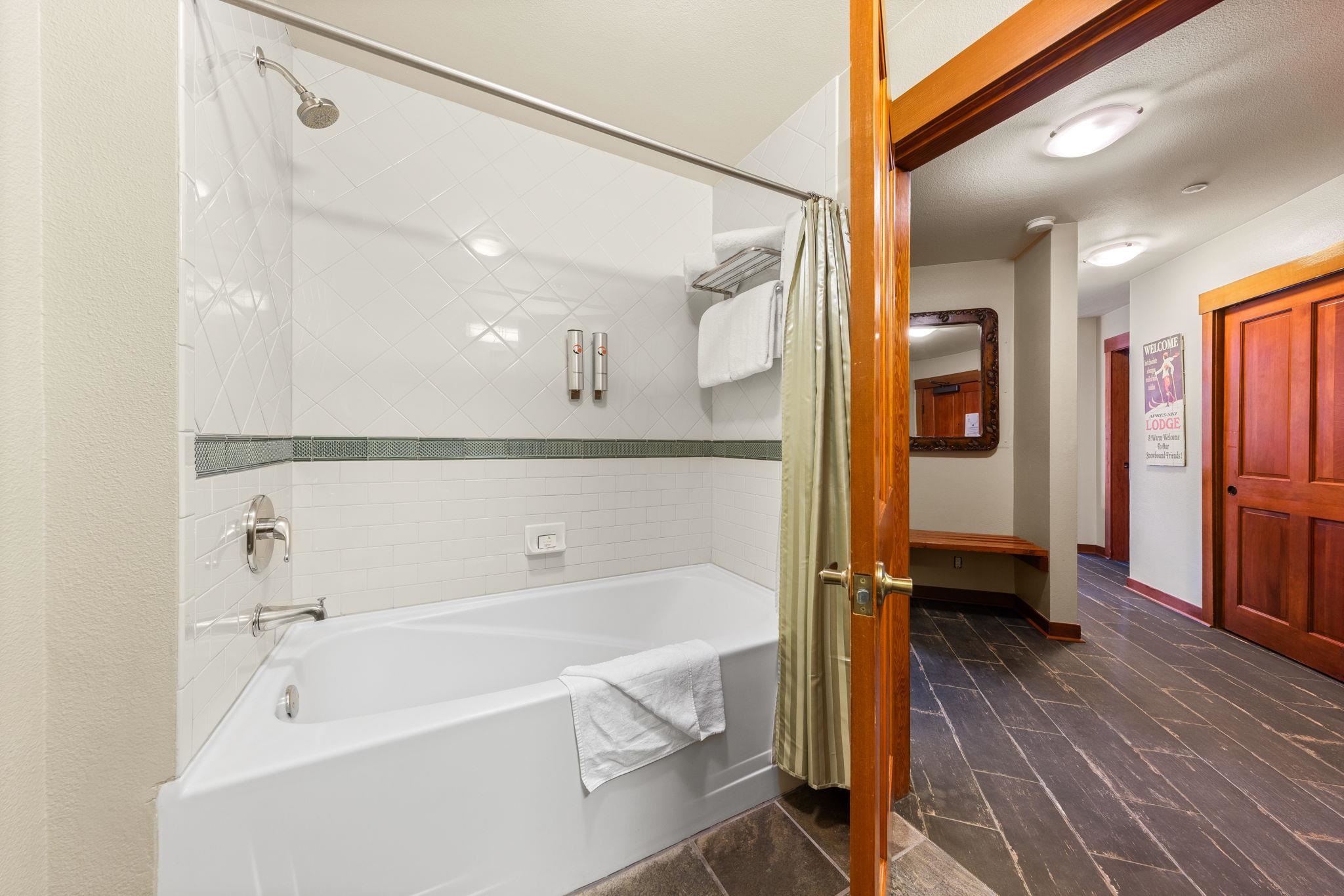 1850 Village South Road Unit: 417 (4-417)