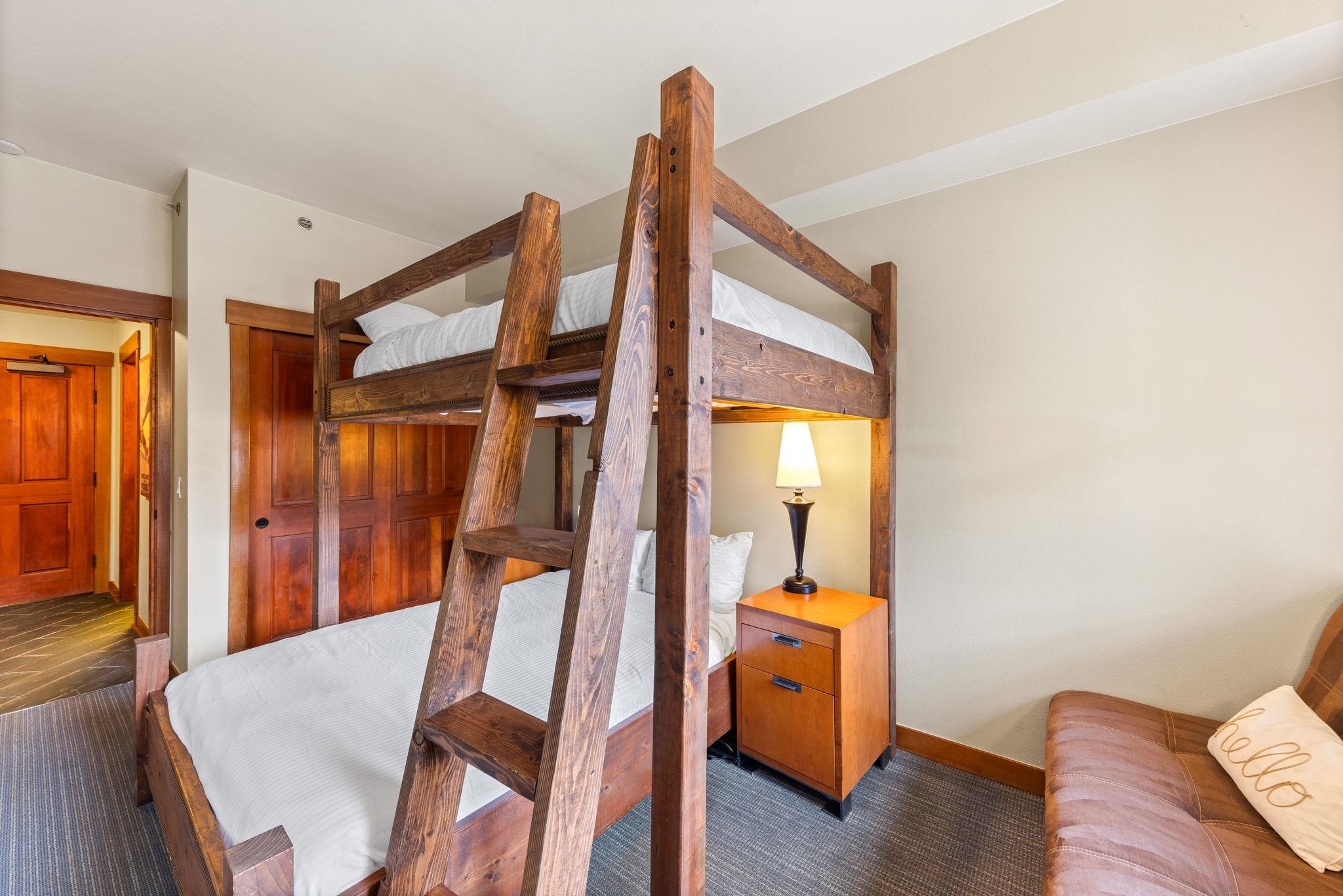 1850 Village South Road Unit: 417 (4-417)