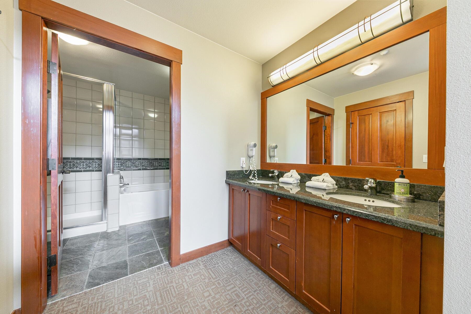 1750 Village East Road Unit: 5242