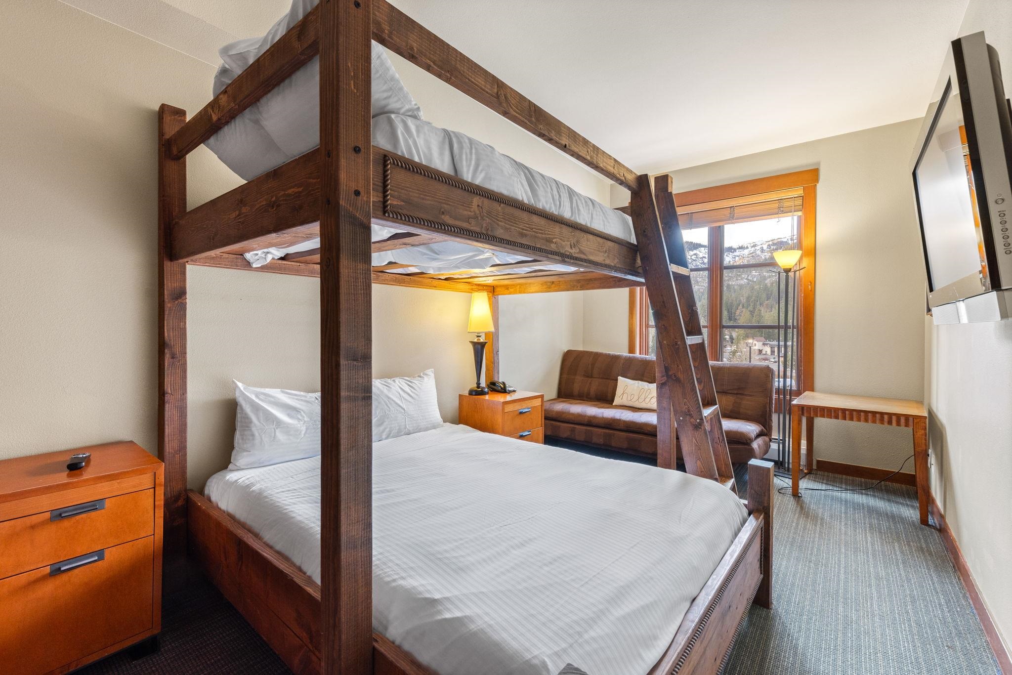 1850 Village South Road Unit: 4-417 (417 West)