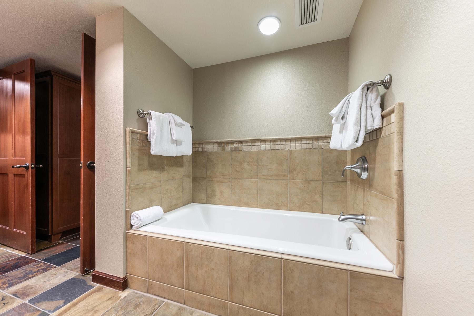 400 Resort Road # 523 Unit: #521-523