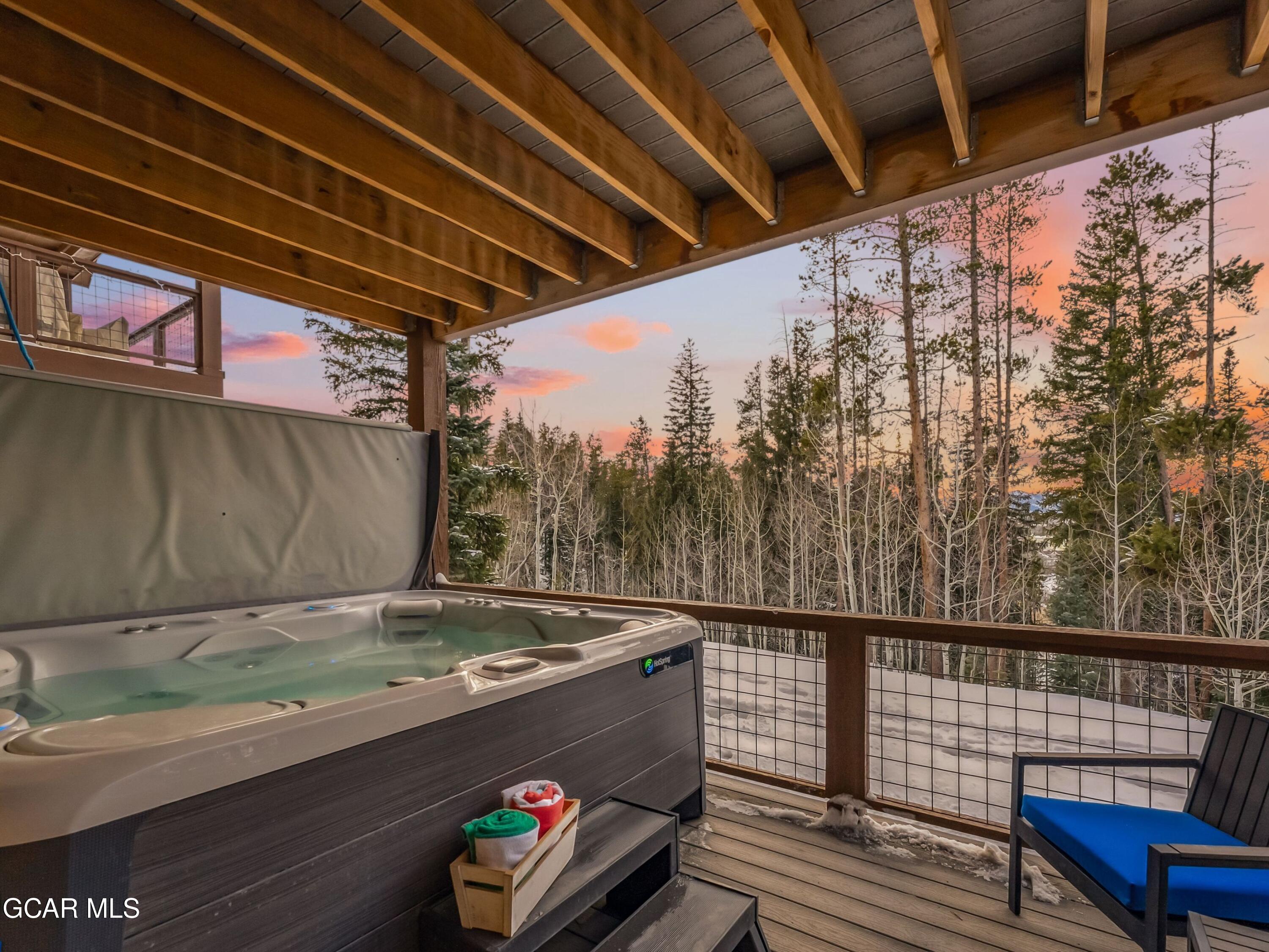 168 LOOKOUT POINT
