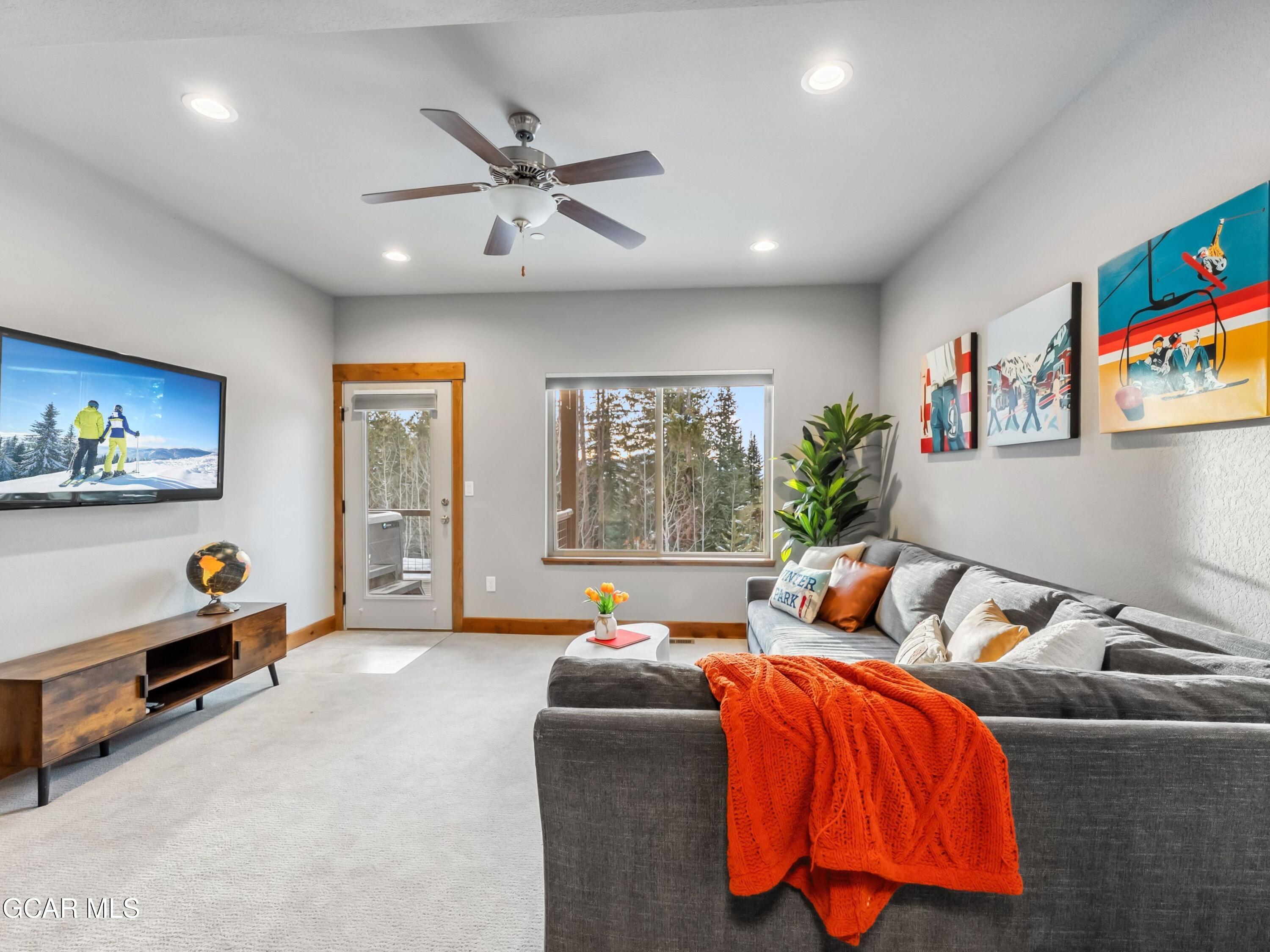 168 LOOKOUT POINT