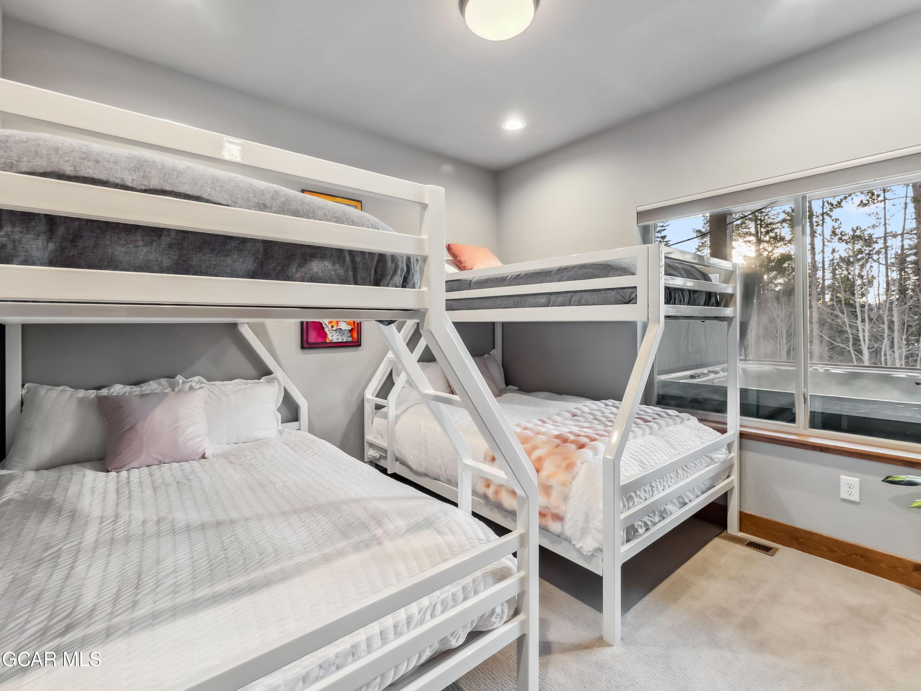 168 LOOKOUT POINT