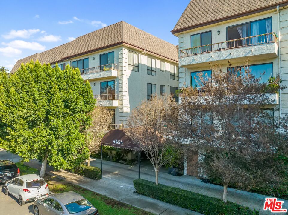 4454 Ventura Canyon Ave Unit: 305