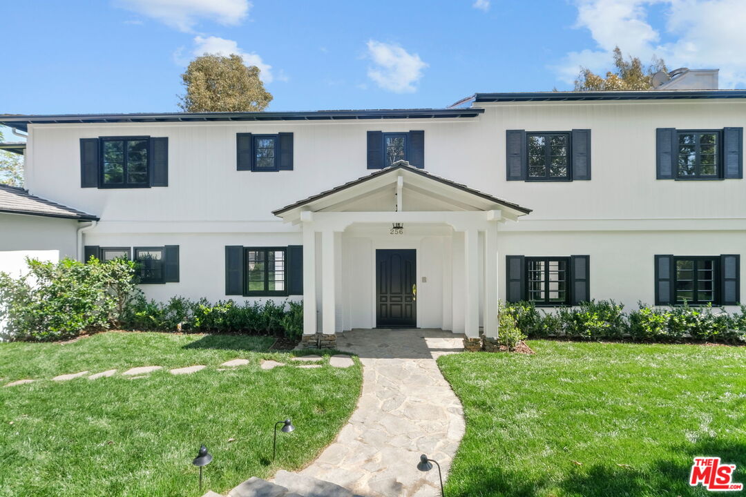 256 N BARRINGTON AVE