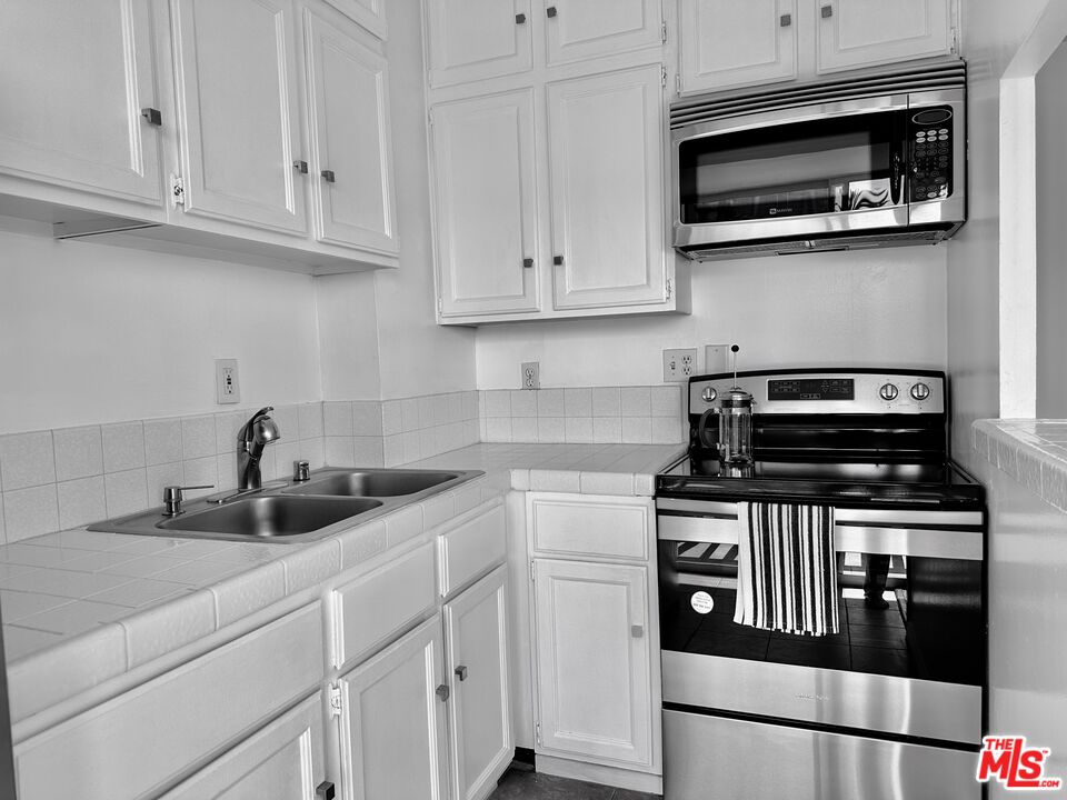 999 N DOHENY DR Unit: 311