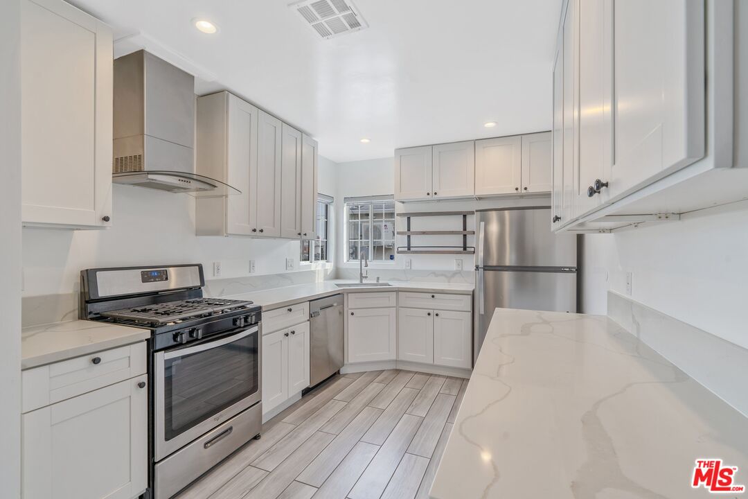 6713 Saint Clair Ave