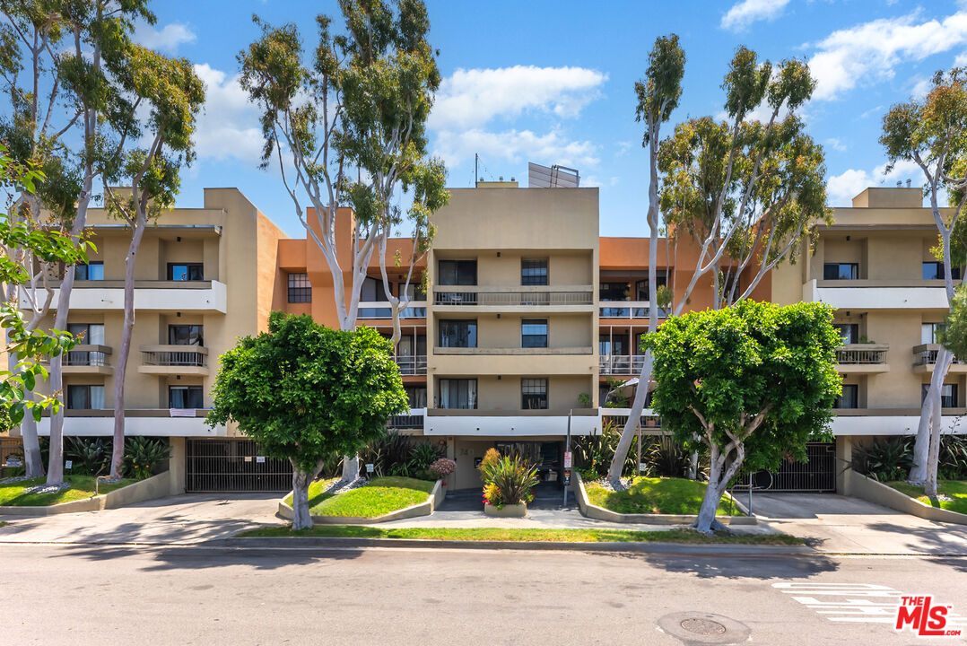 740 N Kings Rd Unit: 218