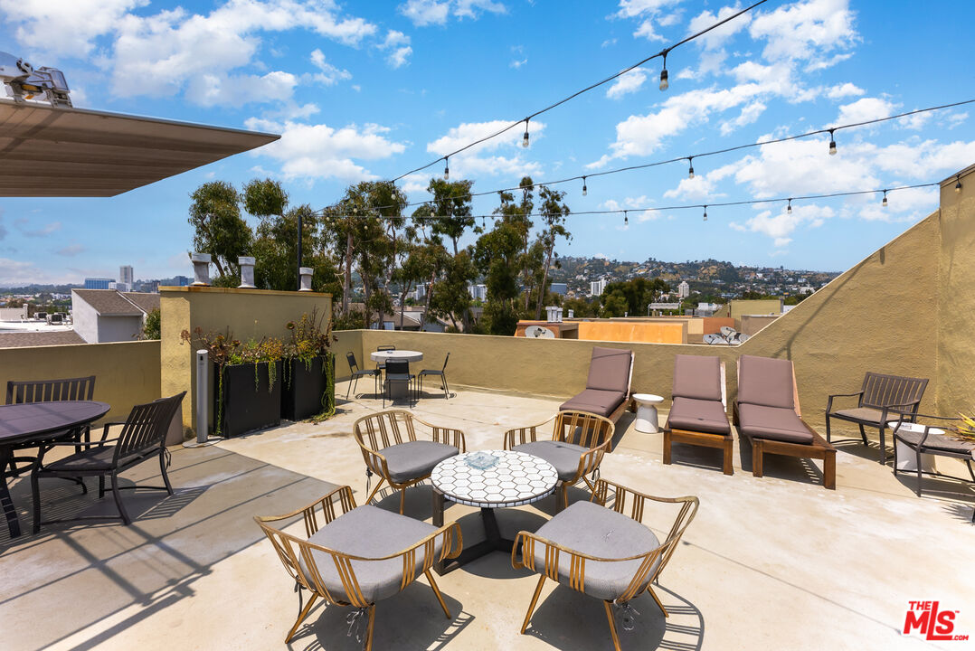 740 N Kings Rd Unit: 218