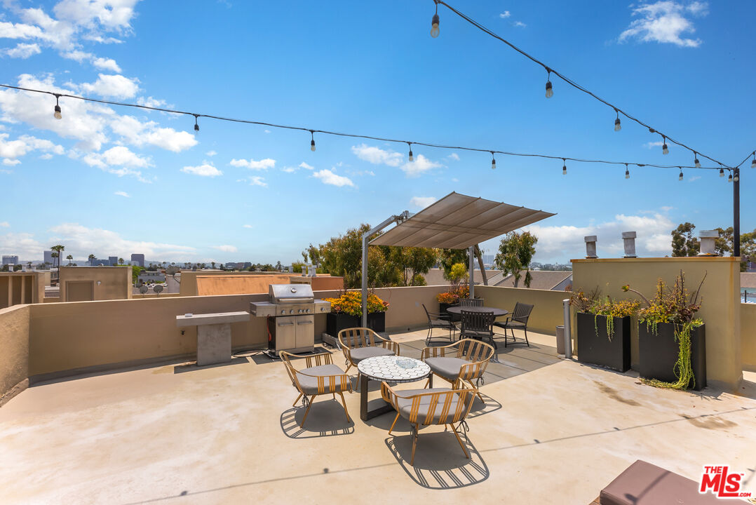 740 N Kings Rd Unit: 218